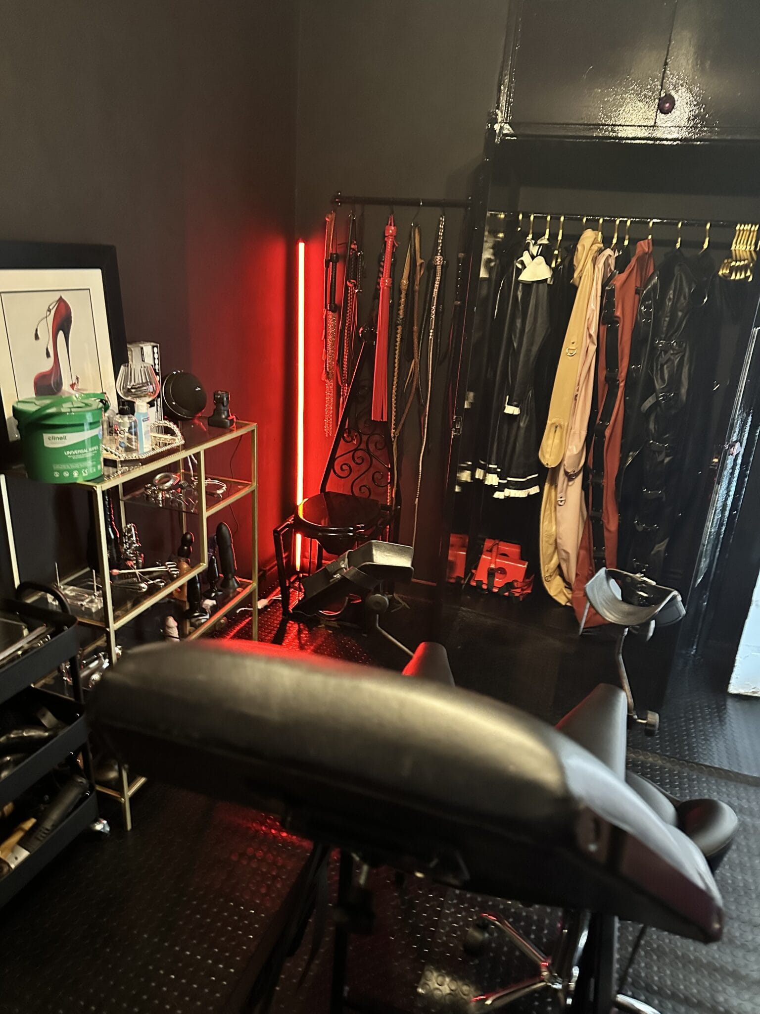 London Dungeon Suite BDSM APARTMENT AND BDSM Dungeon IN HOXTON Madame london-dungeon-suite-bdsm-apartment-and-bdsm-dungeon-in-hoxton-madame